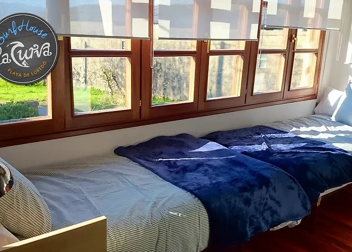 La Curva Surfhouse فندق مبيت وإفطار 2*